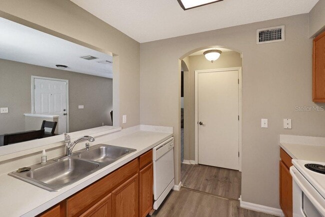 Building Photo - 7127 Waterside Dr