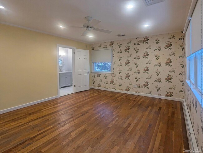 Building Photo - 48 Bayberry Ave