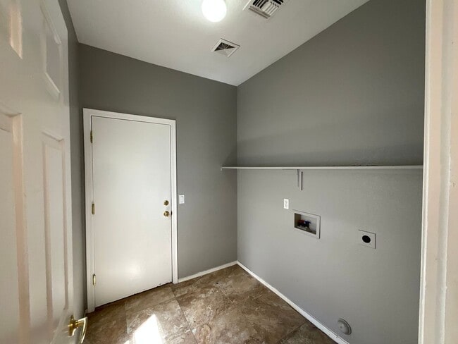 Building Photo - 951 S Tucana Ln