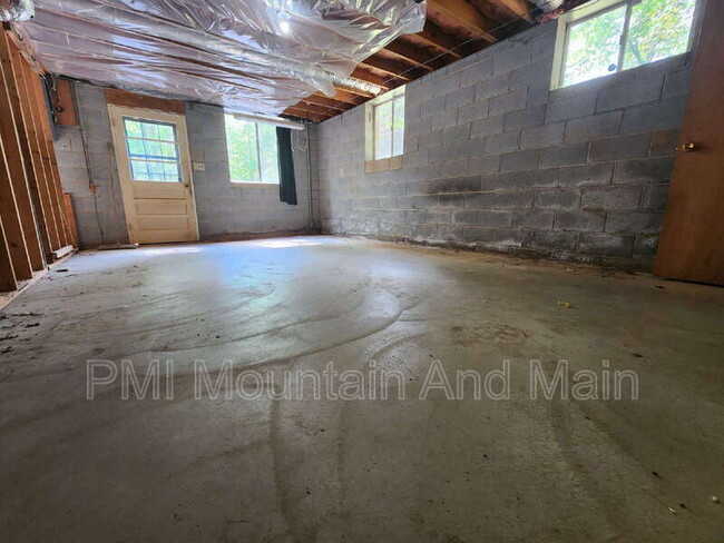 Building Photo - 232 Bryant Rdg Dr
