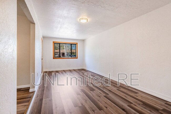 Building Photo - 2926 N Steves Blvd