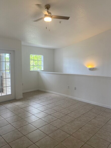Building Photo - 8933 Manor Loop