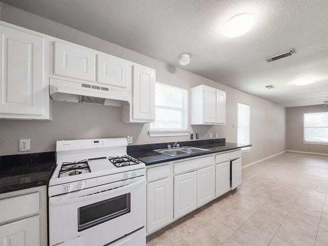 Building Photo - 8029 Dockal Rd
