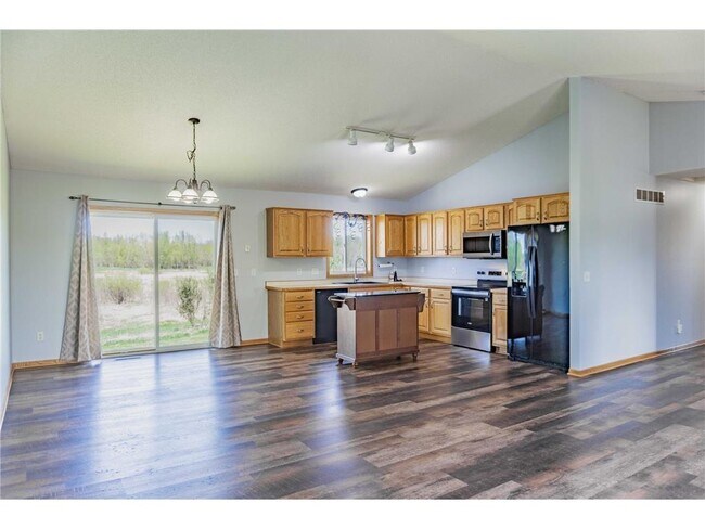 Building Photo - 2112 Blake Ave