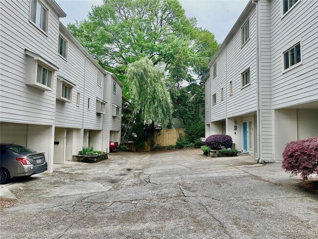 Building Photo - 835 Glendale Terrace NE