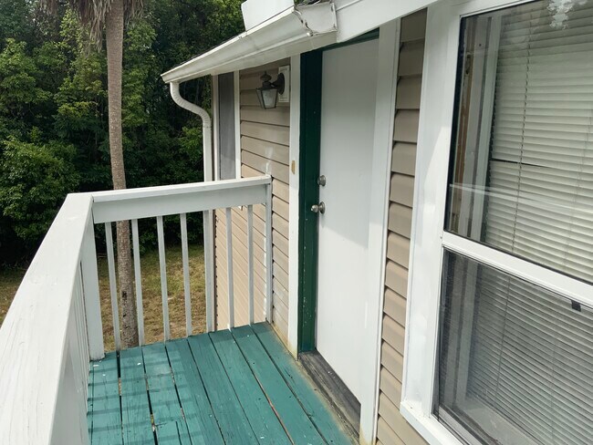 Entrance - 582 N Volusia Ave