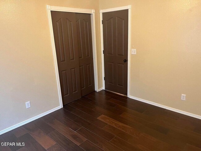 Building Photo - 7105 Falling Leaf Cir