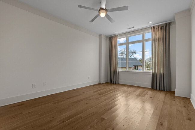 Building Photo - M West