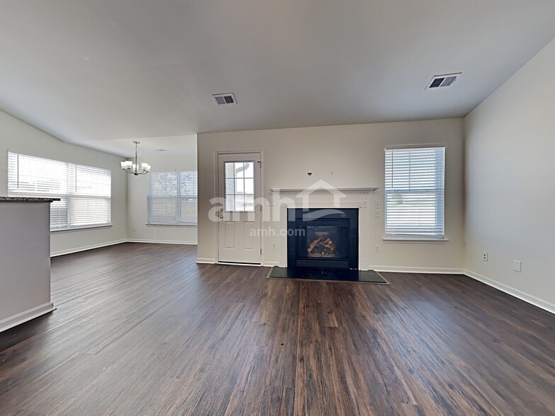 Building Photo - 129 Charlesfort Way