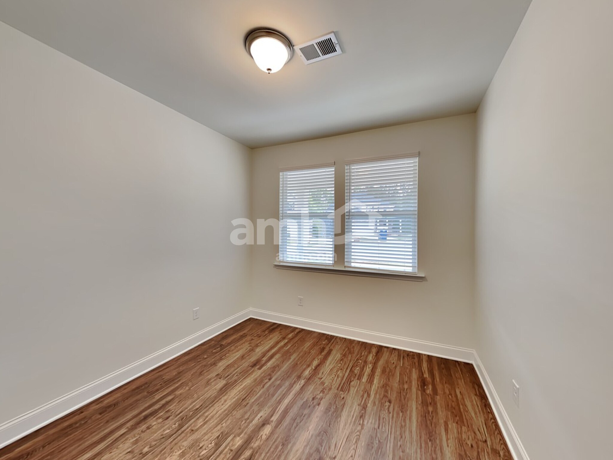 Building Photo - 597 Slew Dr