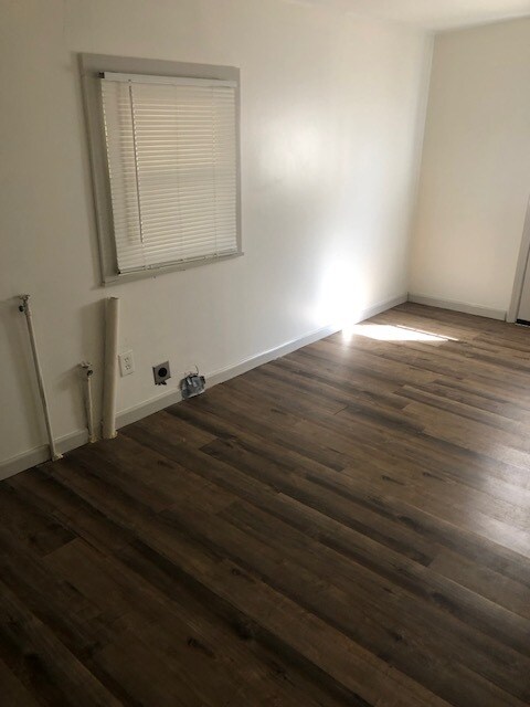 Building Photo - 180 Tulip St