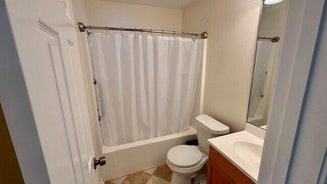 Building Photo - 413 Trist Pl