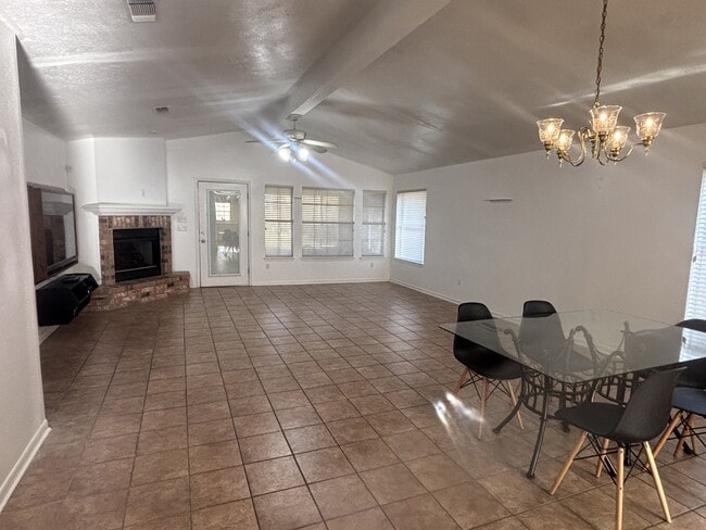 Building Photo - 1009 Augusta Dr