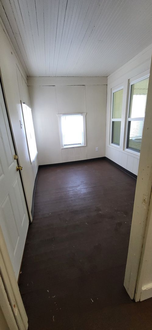 Building Photo - 3 bedroom 1 bath House for rent