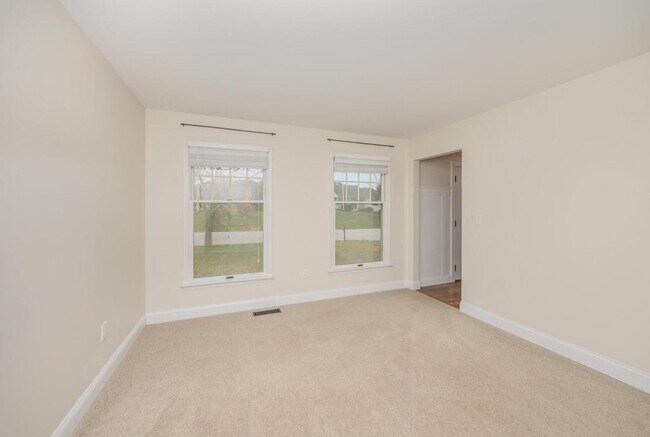 Building Photo - 125 Fieldstone Dr