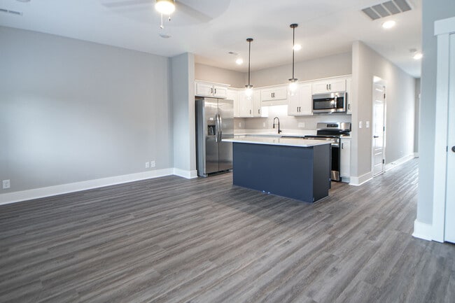 Building Photo - 1605 Jonathan Wade Cir