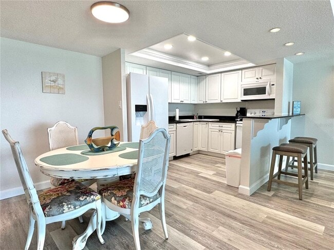 Building Photo - 851 Bayway Blvd