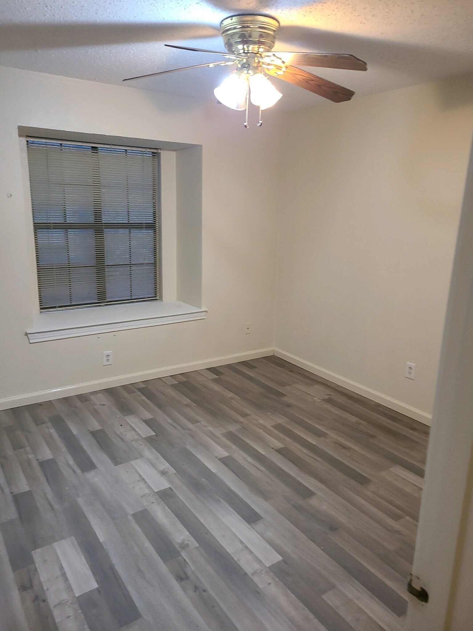 Guest Bedroom Sample photo - 201 W Trinity St