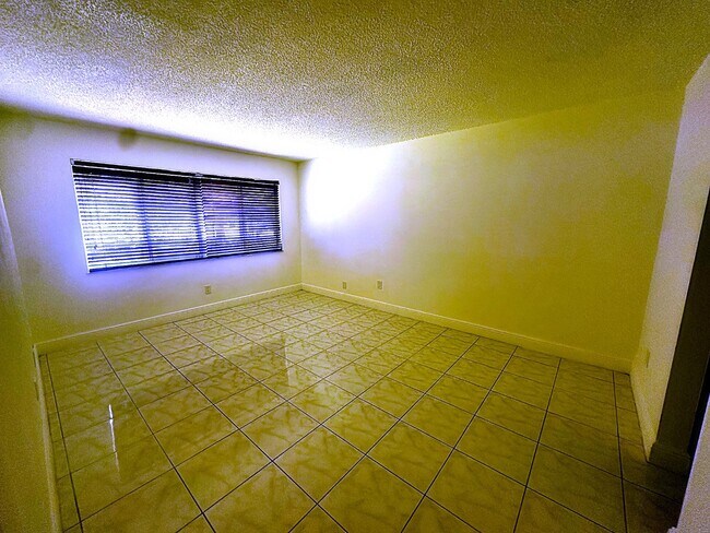 Building Photo - 14840 Naranja Lakes Blvd