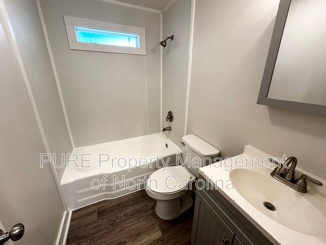 Building Photo - 1013 Eleanor Dr