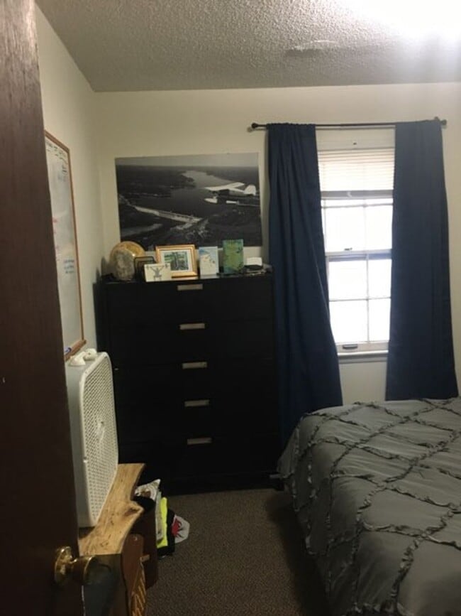 Building Photo - 1BR/1BA East Campus - Short Distance to Ca...