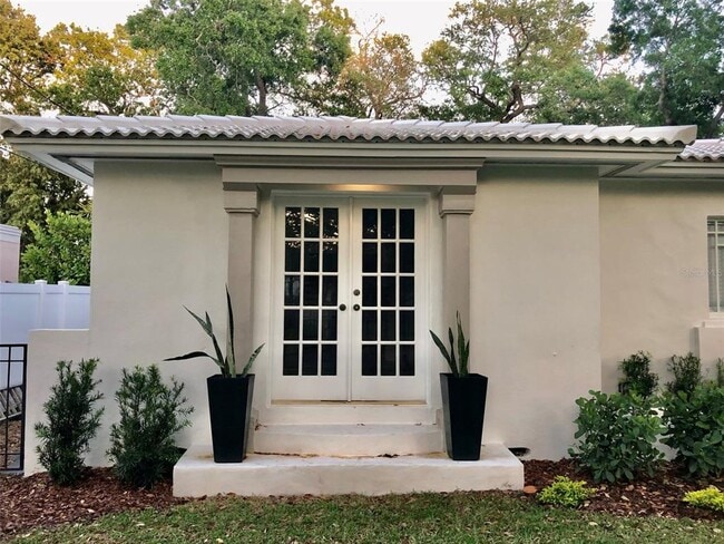 Building Photo - 1801 Beach Dr NE