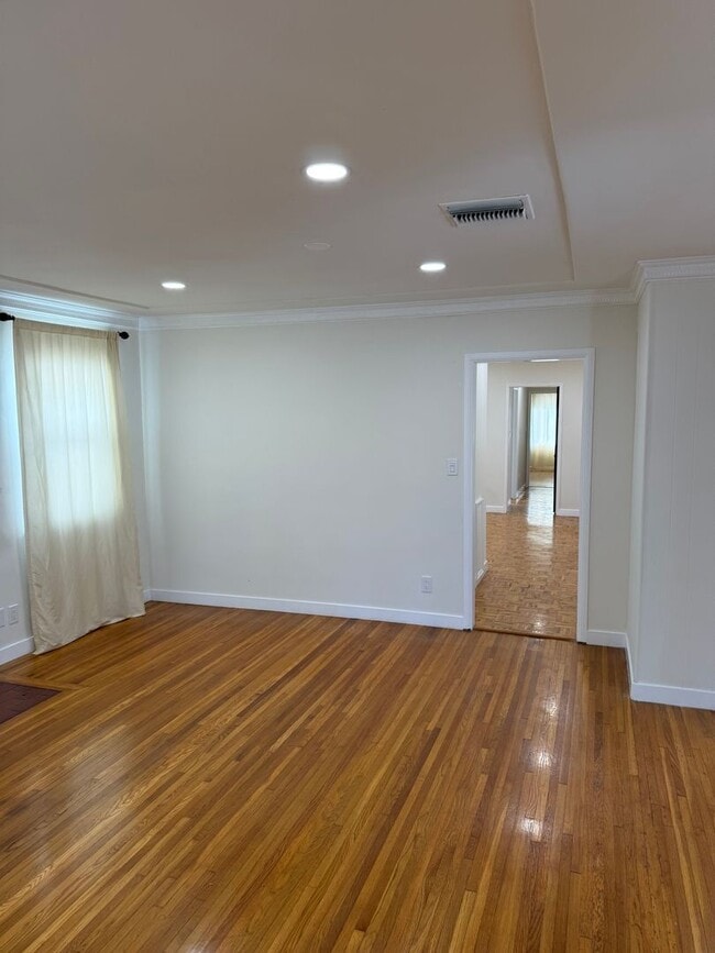 Building Photo - Charming 3 bedroom, 2 bathroom Traditional home in the highly desirable Rancho Park / West Los An...