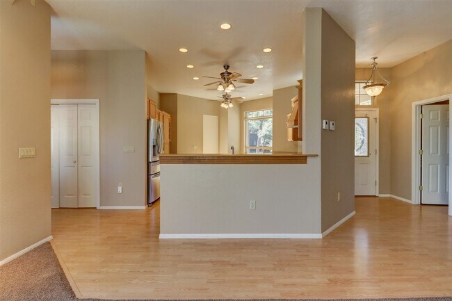 Building Photo - Beautiful home in the Mountain Club!