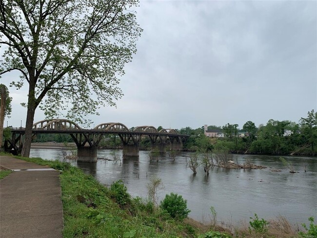 Building Photo - 101 N Bridge St