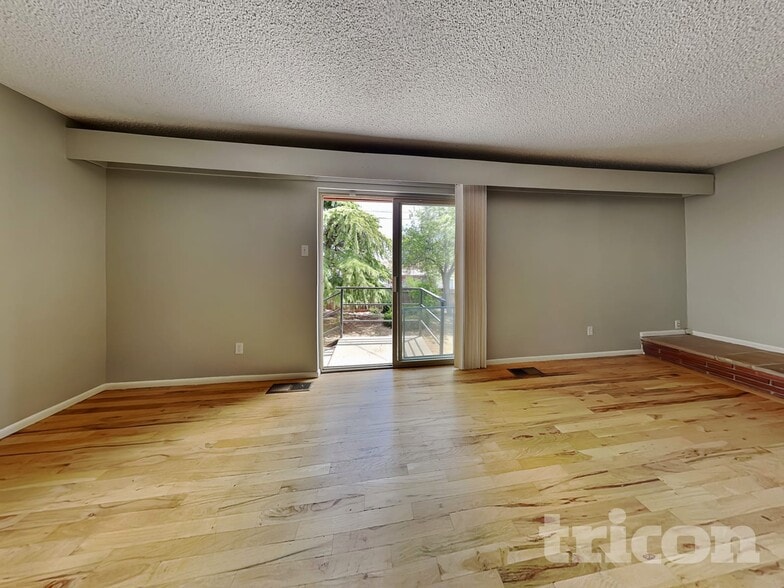 Building Photo - 1400 Ebbetts Dr