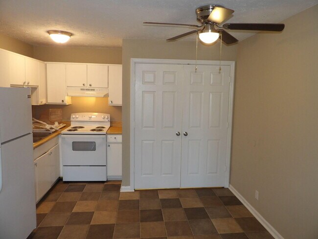 Building Photo - 35 Ashwood Ct
