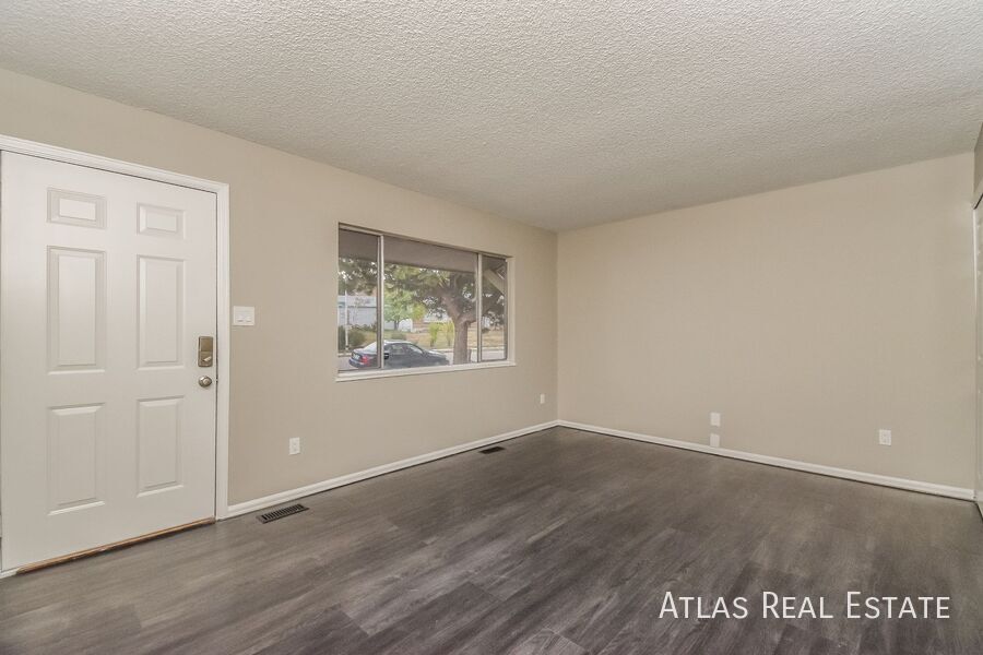 Building Photo - 4885 Artistic Cir