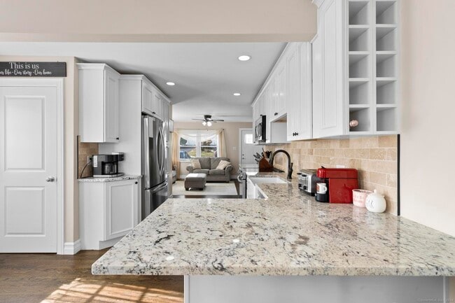 Building Photo - 27 Strathmore Rd