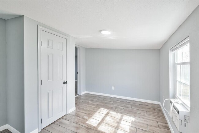 Building Photo - 822 Finesse Dr