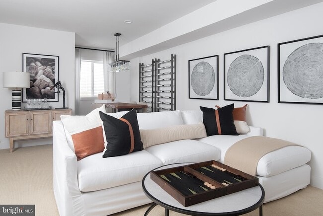 Building Photo - 1015 D St NE