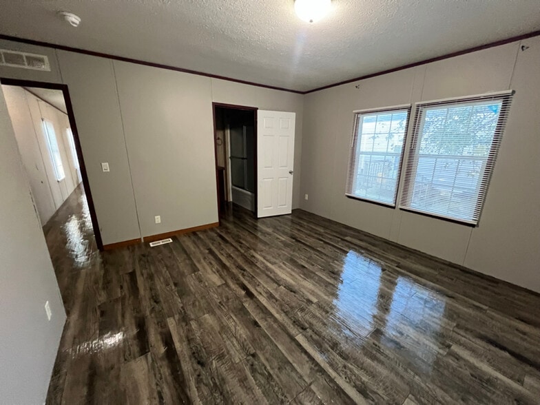 Building Photo - 177 Peach St