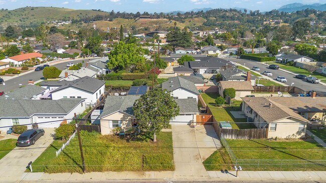 Building Photo - 1437 Arroyo Ave