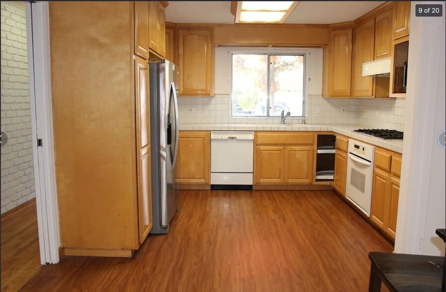 Building Photo - 118 Azucar Ave