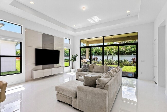 Building Photo - 8330 Essex Country Clb Dr