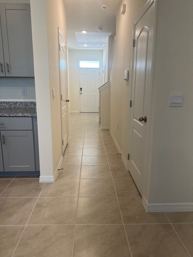 Building Photo - 1375 Isleta Lp