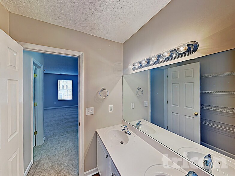 Building Photo - 1964 Lake Carolina Dr