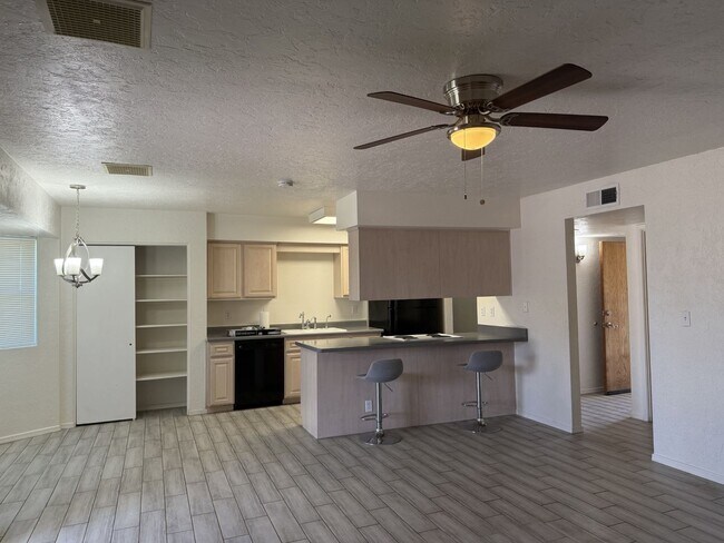 Building Photo - Horse Property 3 bedroom, 2 Bath