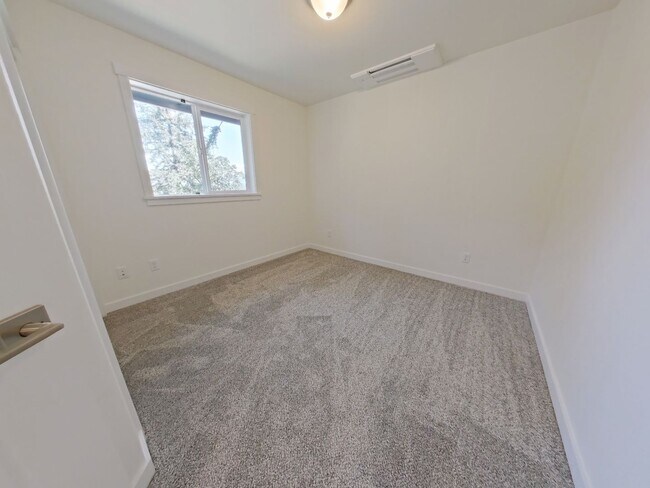 Building Photo - Sylvan Street Duplex