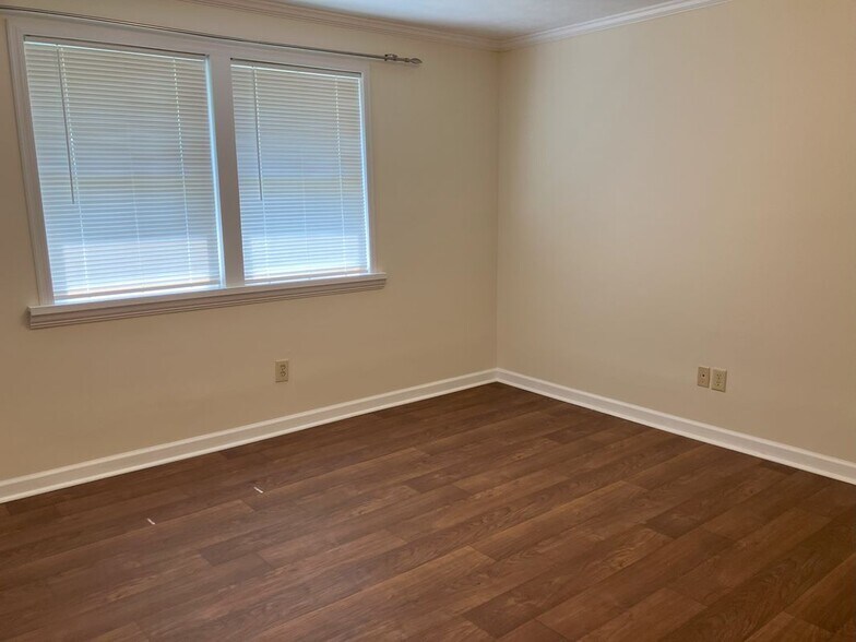 Building Photo - 577 Virginia Ave