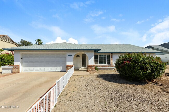 Primary Photo - 6202 W Sunnyside Dr