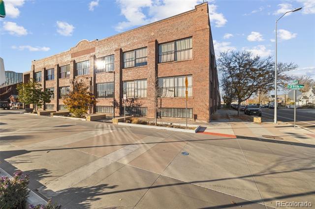 Building Photo - 1777 E 39th Ave