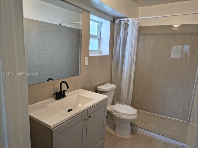 Building Photo - 1030 NW 106th St