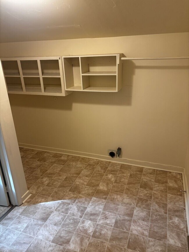 Building Photo - 1042 Barlen Dr