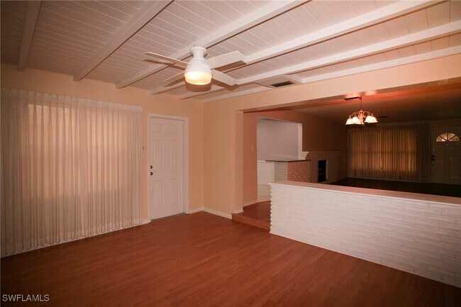 Building Photo - 289 Coral Dr