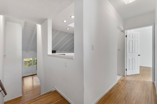 Building Photo - Beautiful 3-Bedroom, 2-Bathroom Home in a Peaceful Neighborhood